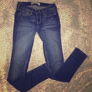 Hollister Super Skinny Medium Wash Jeans👖